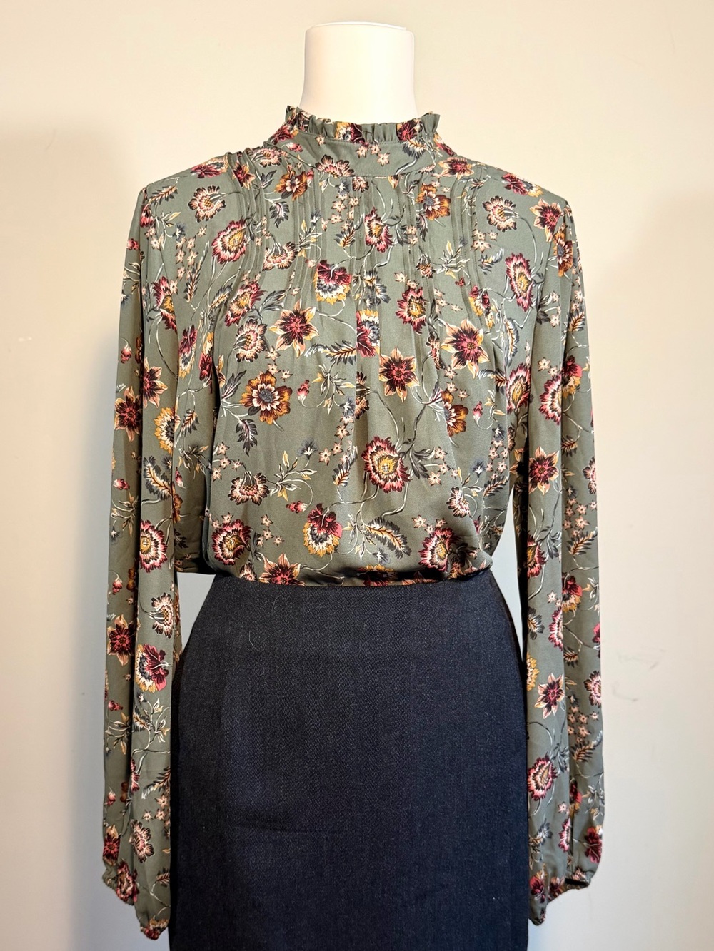 Joie Olive Floral Ruffle Neck Blouse Pintuck Keyhole Back Size L NWT Western